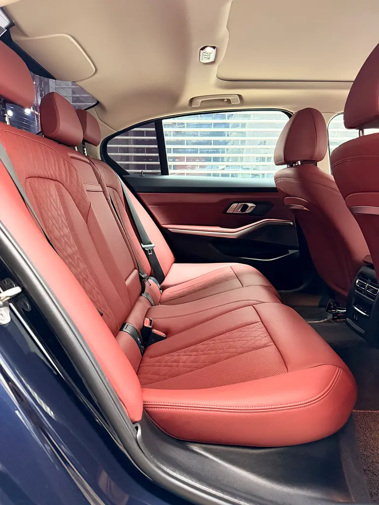 BMW 320i xDrive 2023 - GCC Resale-Chinese Specs - Image 18