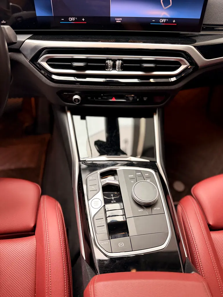 BMW 320i xDrive 2023 - GCC Resale-Chinese Specs - Image 19