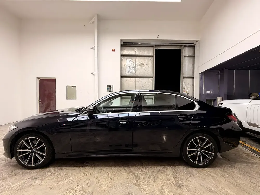BMW 320i xDrive 2023 - GCC Resale-Chinese Specs - Image 5