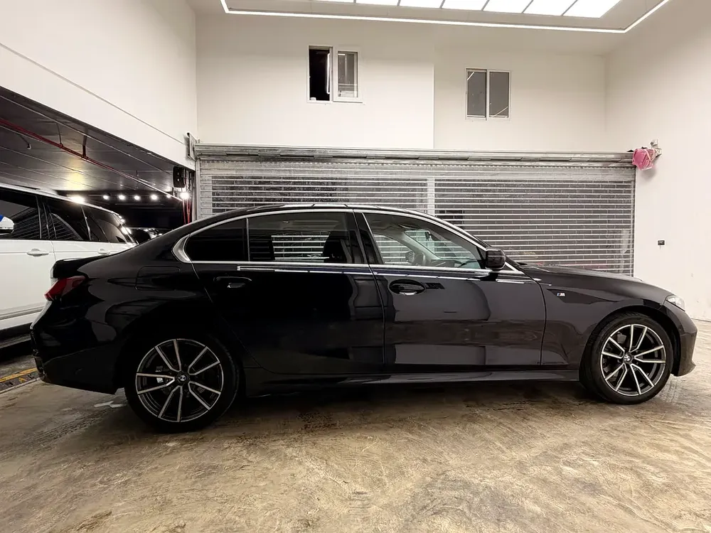 BMW 320i xDrive 2023 - GCC Resale-Chinese Specs - Image 6