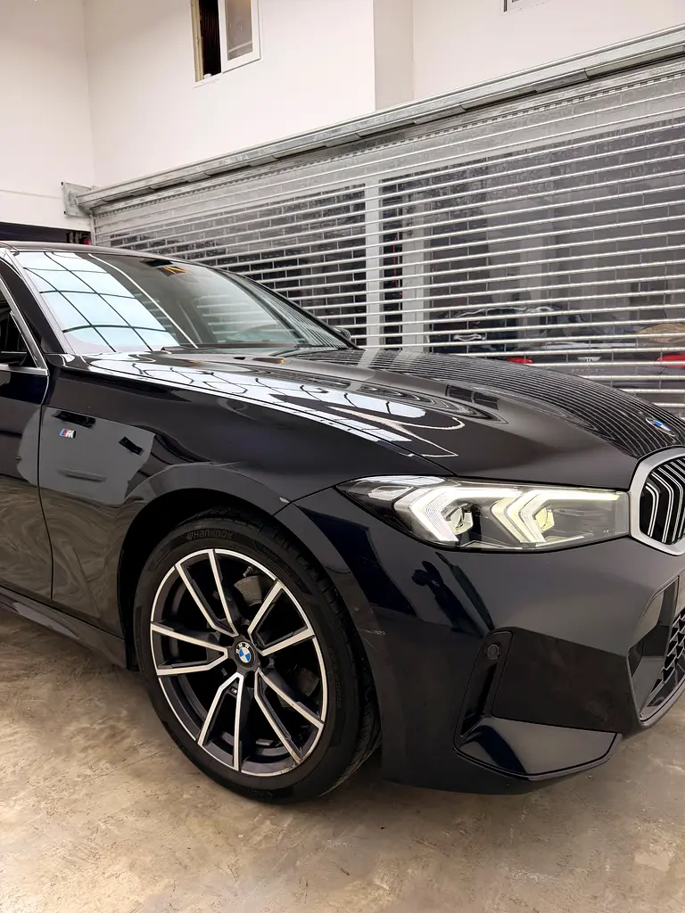 BMW 320i xDrive 2023 - GCC Resale-Chinese Specs - Image 7