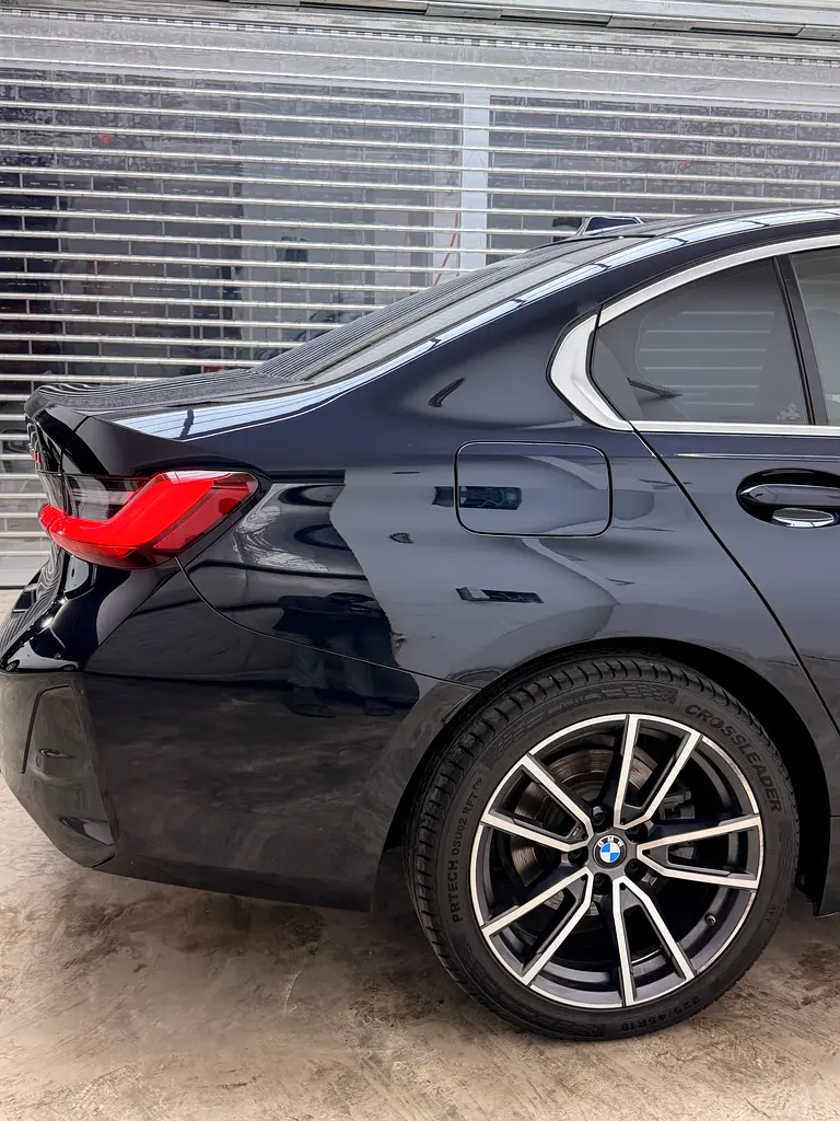 BMW 320i xDrive 2023 - GCC Resale-Chinese Specs - Image 8