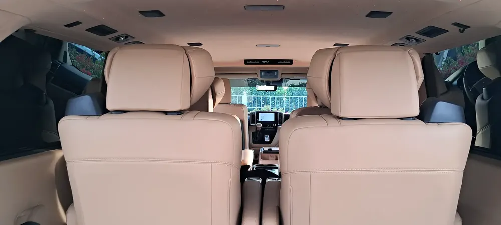 GRANVIA 2025 PREMIUM VIP TAN WOODEN INTERIOR + FULL OPTION GCC WARRANTY FUTTAIM -ORGINAL PAINT 100% - Image 13