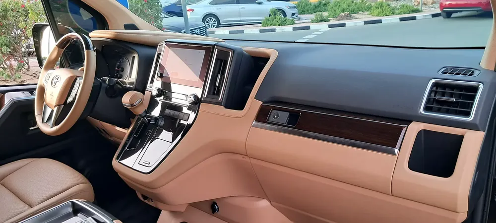 GRANVIA 2025 PREMIUM VIP TAN WOODEN INTERIOR + FULL OPTION GCC WARRANTY FUTTAIM -ORGINAL PAINT 100% - Image 14