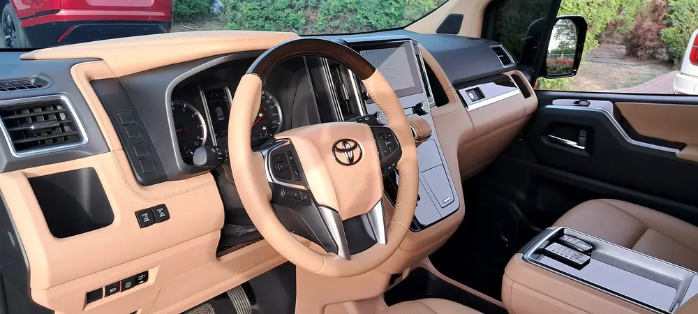 GRANVIA 2025 PREMIUM VIP TAN WOODEN INTERIOR + FULL OPTION GCC WARRANTY FUTTAIM -ORGINAL PAINT 100% - Image 7