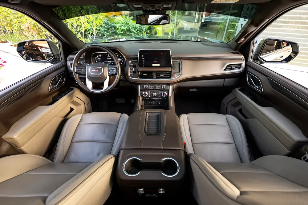 GMC Yukon SLT 2023 GCC | Agency Warranty - Image 13