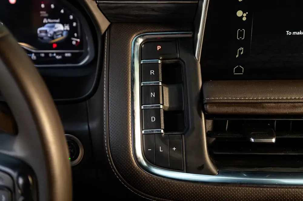 GMC Yukon SLT 2023 GCC | Agency Warranty - Image 19