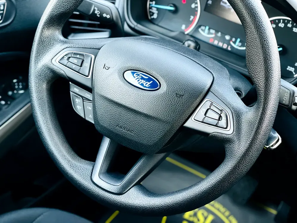 UNLIMITED MILEAGE WARRANTY / CRUISE CONTROL + NAVIGATION + CAMERA + APPLE PLAY / IN HOUSE FINANCE - Image 13