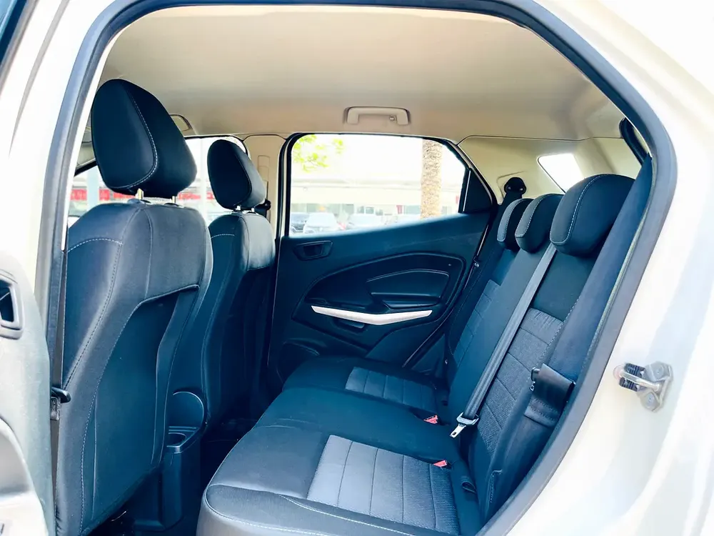 UNLIMITED MILEAGE WARRANTY / CRUISE CONTROL + NAVIGATION + CAMERA + APPLE PLAY / IN HOUSE FINANCE - Image 18
