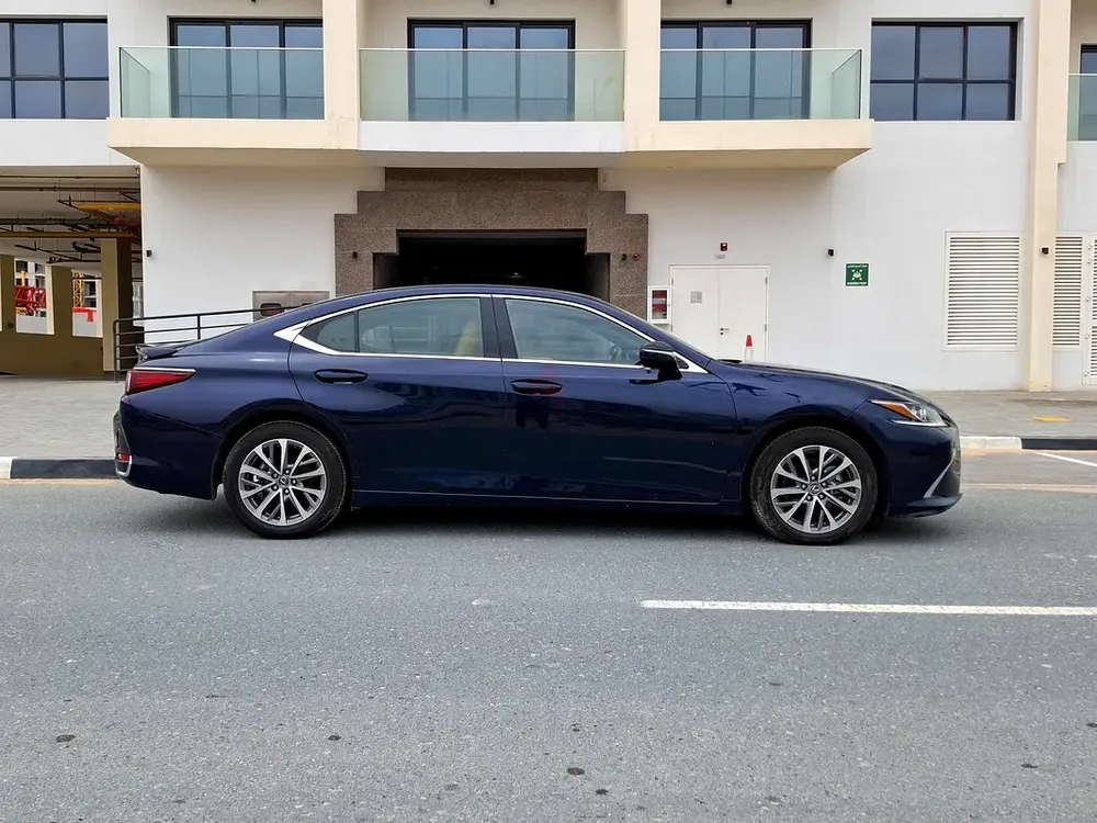 AED 1824/month | 2023 Lexus ES-Series ES 300h | GCC Specs | Ref#450560 - Image 4