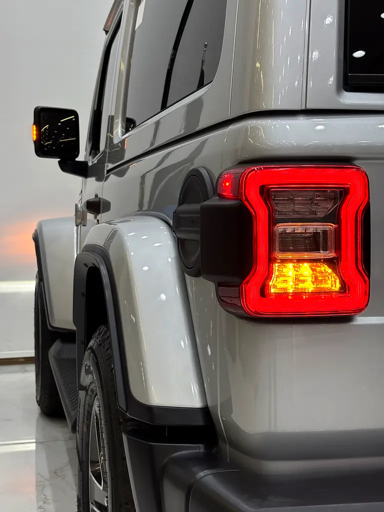 Jeep Wrangler Sahara Sport - Image 10