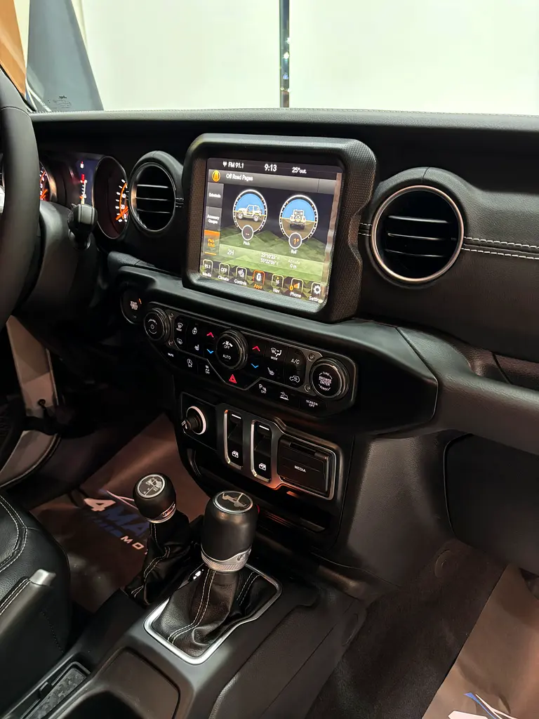 Jeep Wrangler Sahara Sport - Image 16