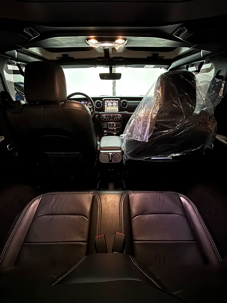 Jeep Wrangler Sahara Sport - Image 17