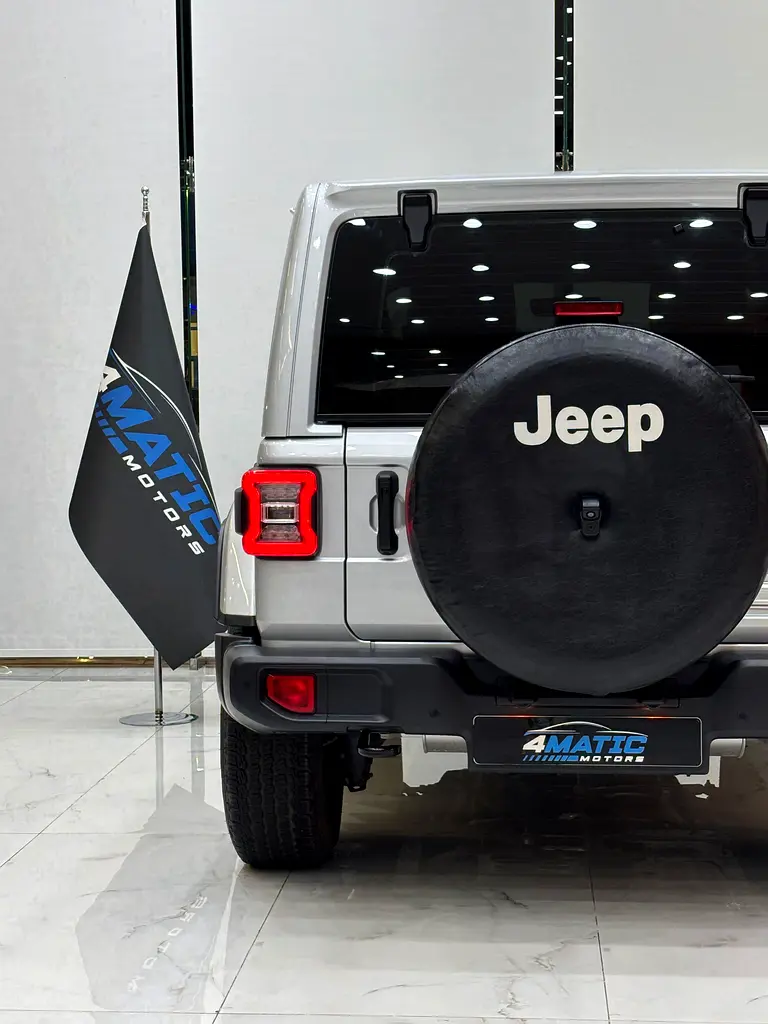 Jeep Wrangler Sahara Sport - Image 8