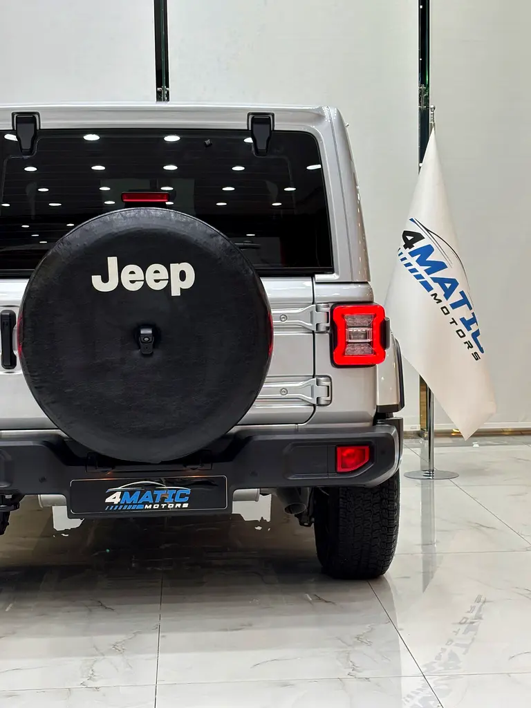 Jeep Wrangler Sahara Sport - Image 9