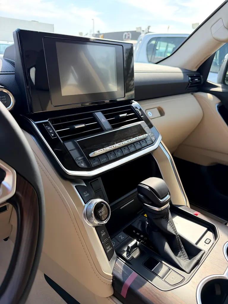 Toyota Land Cruiser GXR RADAR 4.0L - Image 4