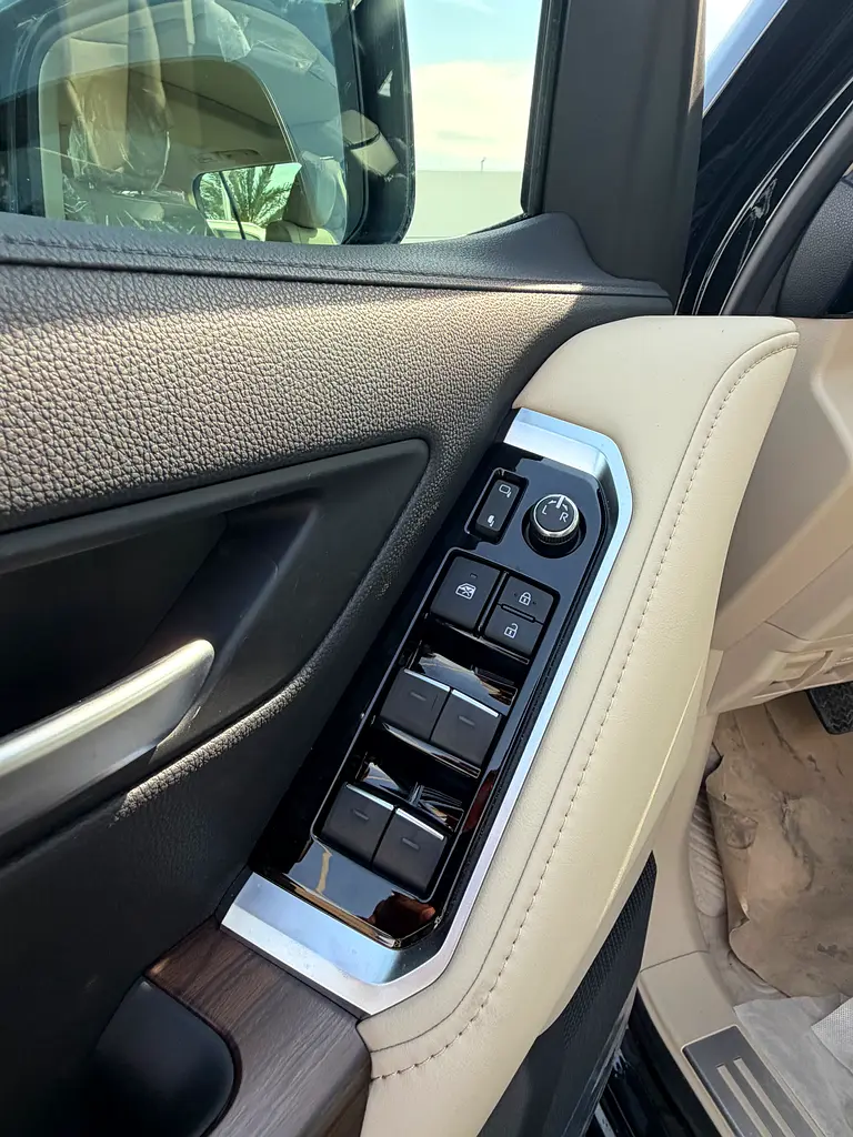 Toyota Land Cruiser GXR RADAR 4.0L - Image 5