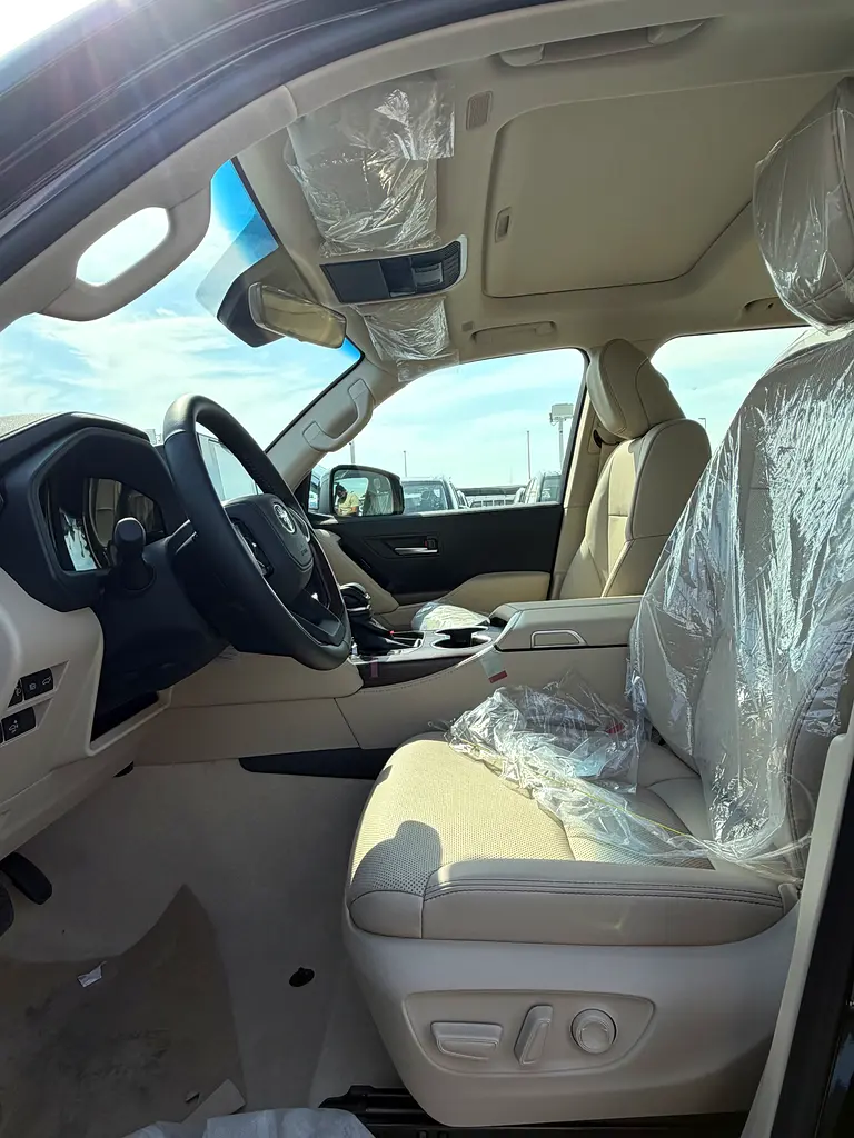 Toyota Land Cruiser GXR RADAR 4.0L - Image 6