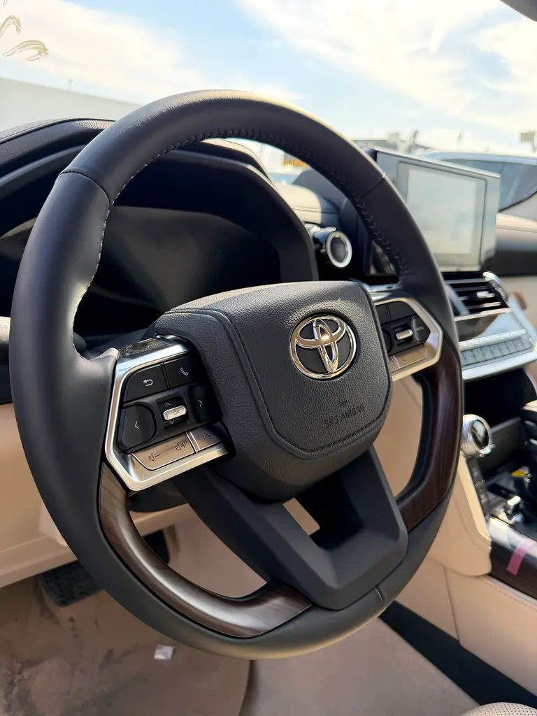 Toyota Land Cruiser GXR RADAR 4.0L - Image 7