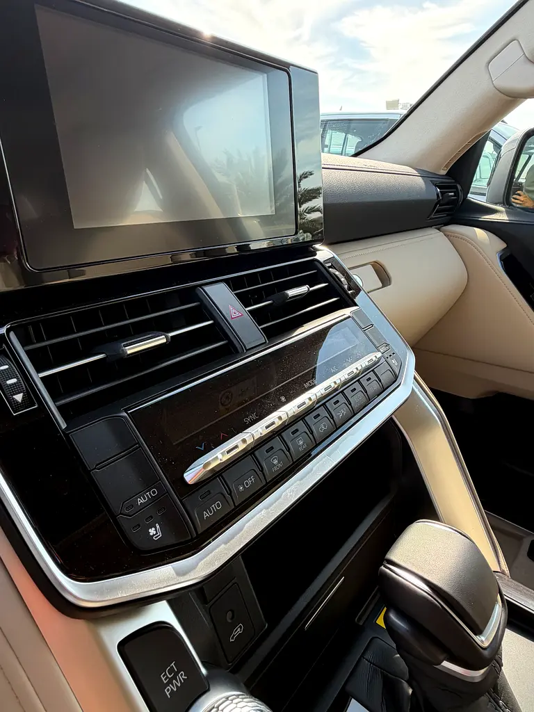 Toyota Land Cruiser GXR RADAR 4.0L - Image 8