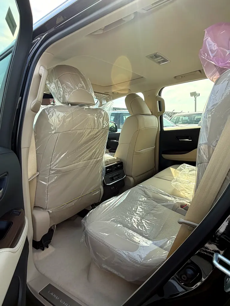 Toyota Land Cruiser GXR RADAR 4.0L - Image 9
