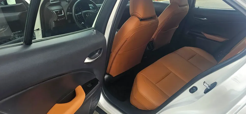 LEXUS UX200 FULL 0PTION MODEL 2022 G.C.C ACCIDENT FREE ORIGINAL PAINT - Image 10