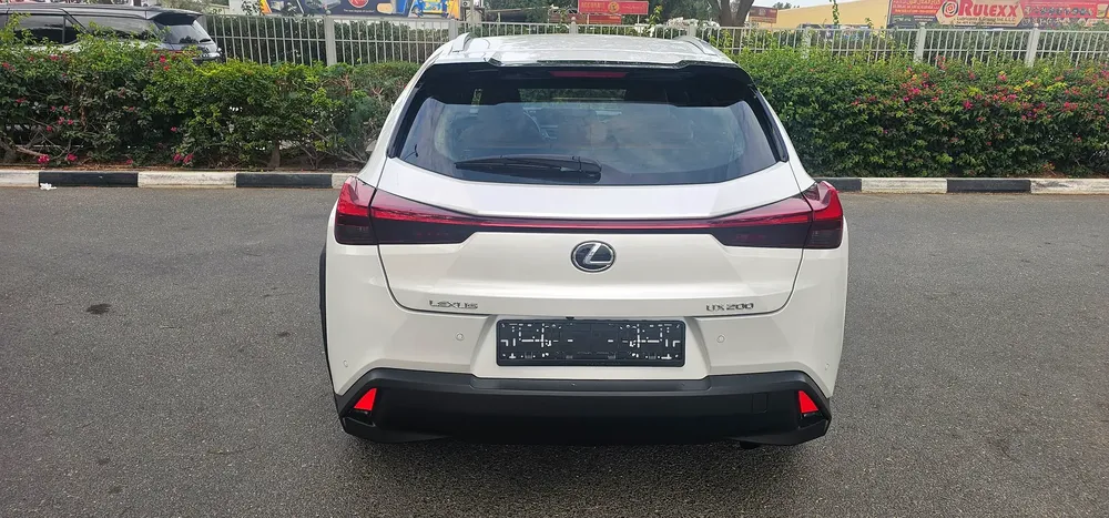 LEXUS UX200 FULL 0PTION MODEL 2022 G.C.C ACCIDENT FREE ORIGINAL PAINT - Image 13