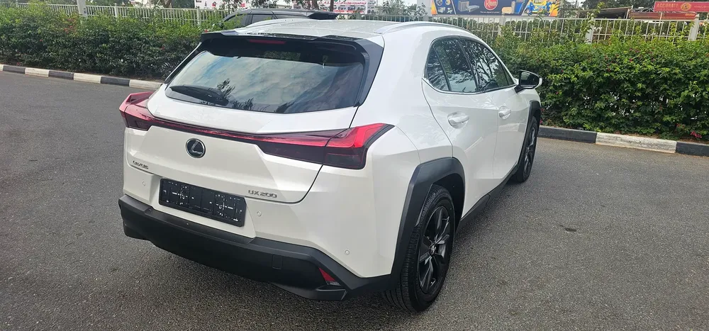 LEXUS UX200 FULL 0PTION MODEL 2022 G.C.C ACCIDENT FREE ORIGINAL PAINT - Image 14