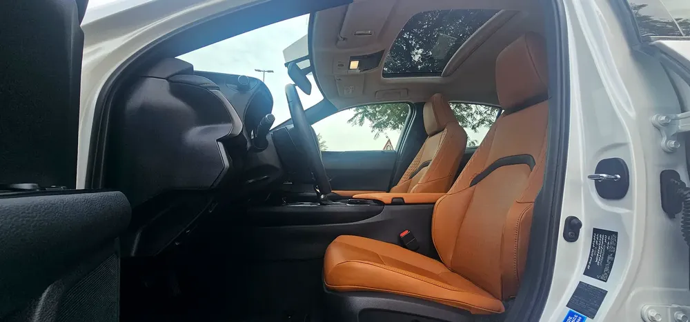 LEXUS UX200 FULL 0PTION MODEL 2022 G.C.C ACCIDENT FREE ORIGINAL PAINT - Image 5