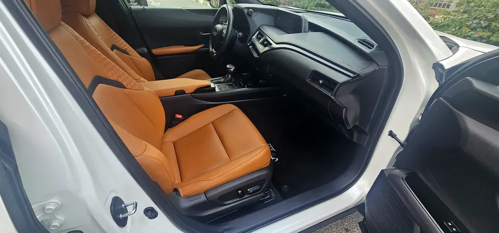 LEXUS UX200 FULL 0PTION MODEL 2022 G.C.C ACCIDENT FREE ORIGINAL PAINT - Image 7