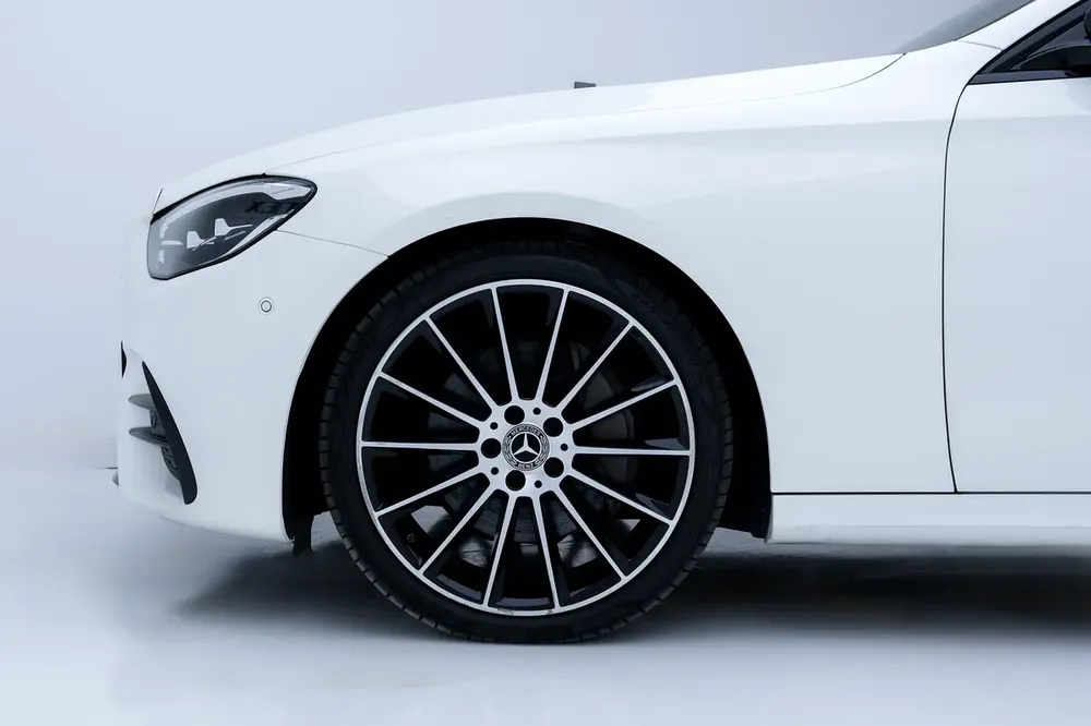 Mercedes-Benz E-Class E 300 4matic 2023 GCC Specs - Image 6