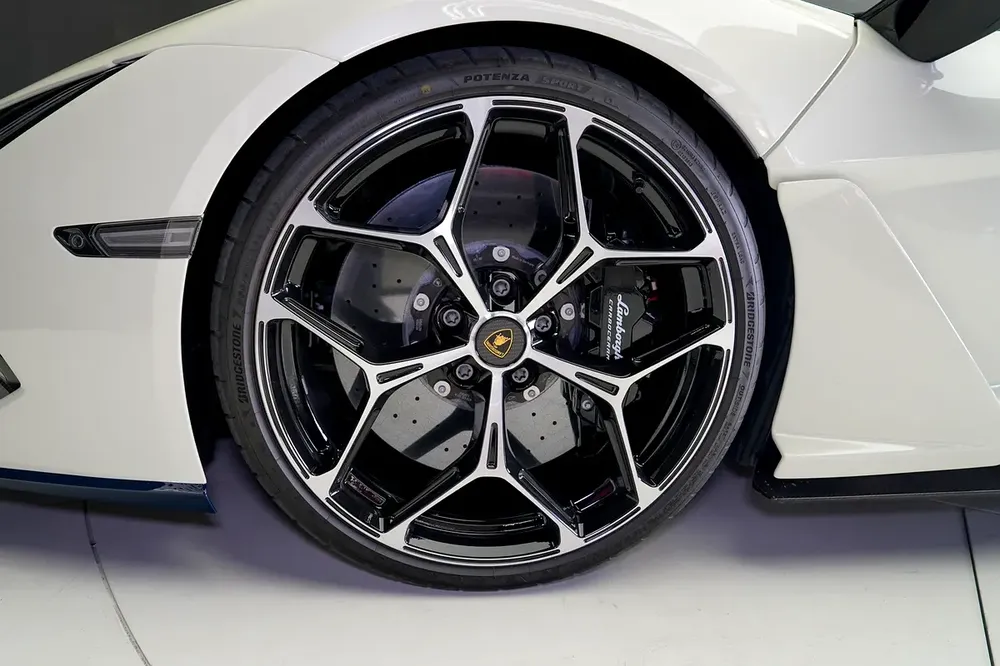 AD PERSONAM ALPHA | SPECIAL ORDER | DEALER SERVICE JUN 2028 | MATT CARBON INTERIOR | CARBON EXTERIOR - Image 14