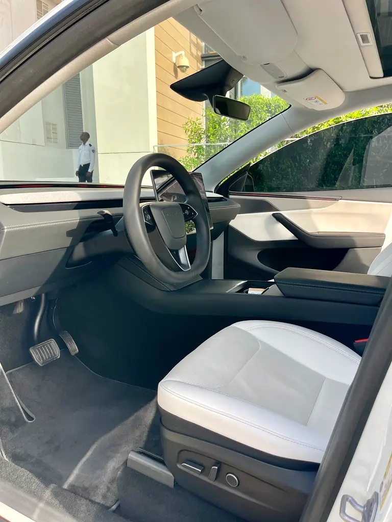 Y Premium Long Range Dual Motor/ GCC Spec/ Direct from owner/ One owner/ Tesla warranty - Image 13