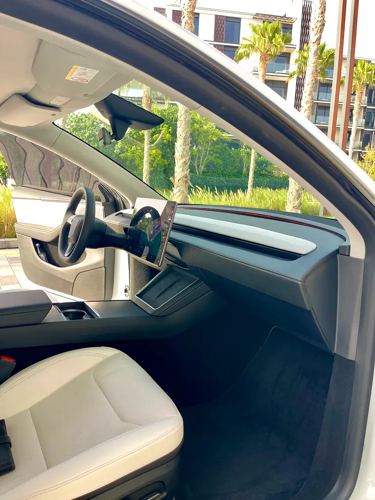 Y Premium Long Range Dual Motor/ GCC Spec/ Direct from owner/ One owner/ Tesla warranty - Image 14