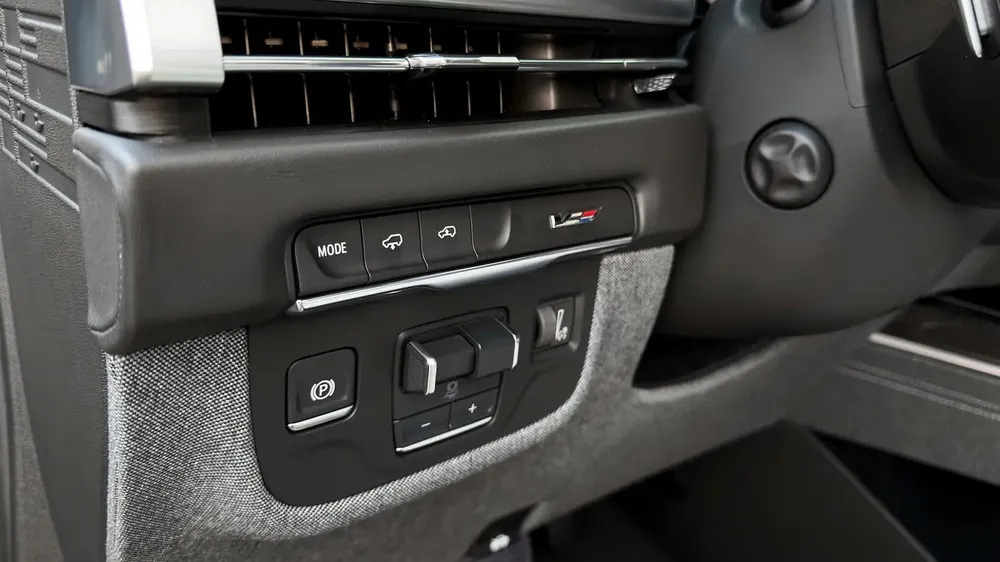 2025 Cadillac Escalade V I GCC I Warranty and service - Image 15