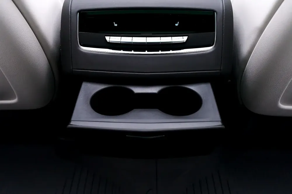 2025 Cadillac Escalade V I GCC I Warranty and service - Image 17