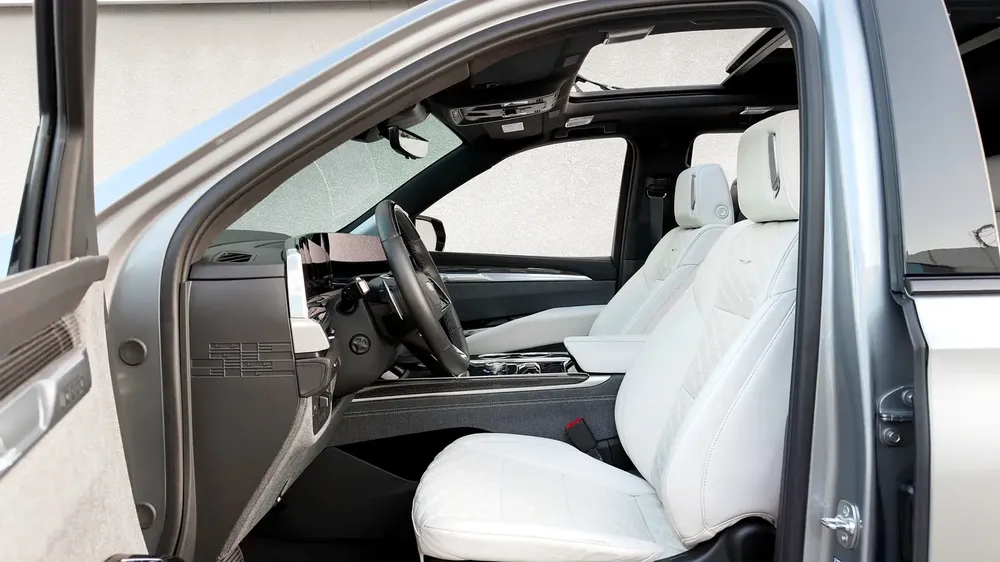 2025 Cadillac Escalade V I GCC I Warranty and service - Image 8