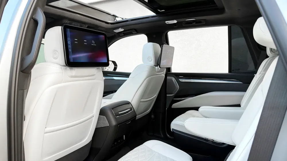 2025 Cadillac Escalade V I GCC I Warranty and service - Image 9