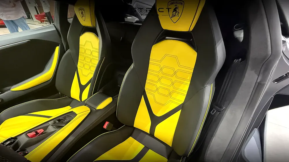 Brand New 2025 Lamborghini Revuelto - Japanese Specs - Hybrid V12 Performance - Image 11