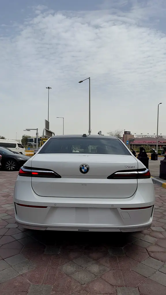 BMW 735i Pure Excellence with automatic doors and 5 years service and warranty - Image 5
