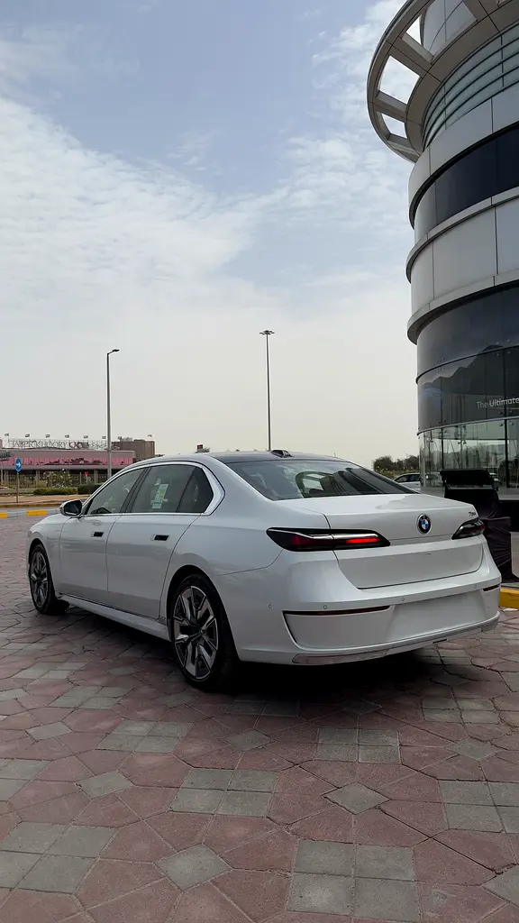 BMW 735i Pure Excellence with automatic doors and 5 years service and warranty - Image 6