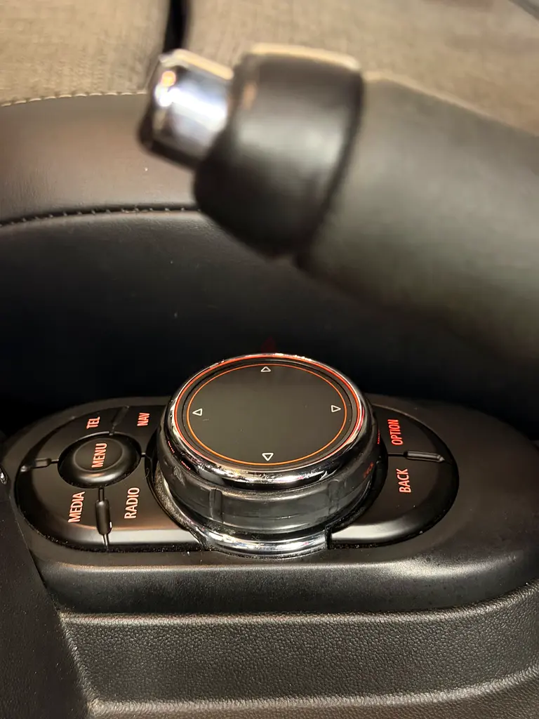 MINI Cooper 2017 GCC Specs - Well Maintained - Image 6