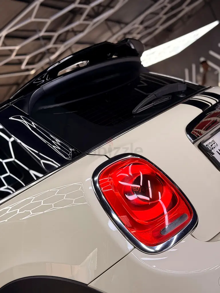 MINI Cooper 2017 GCC Specs - Well Maintained - Image 7