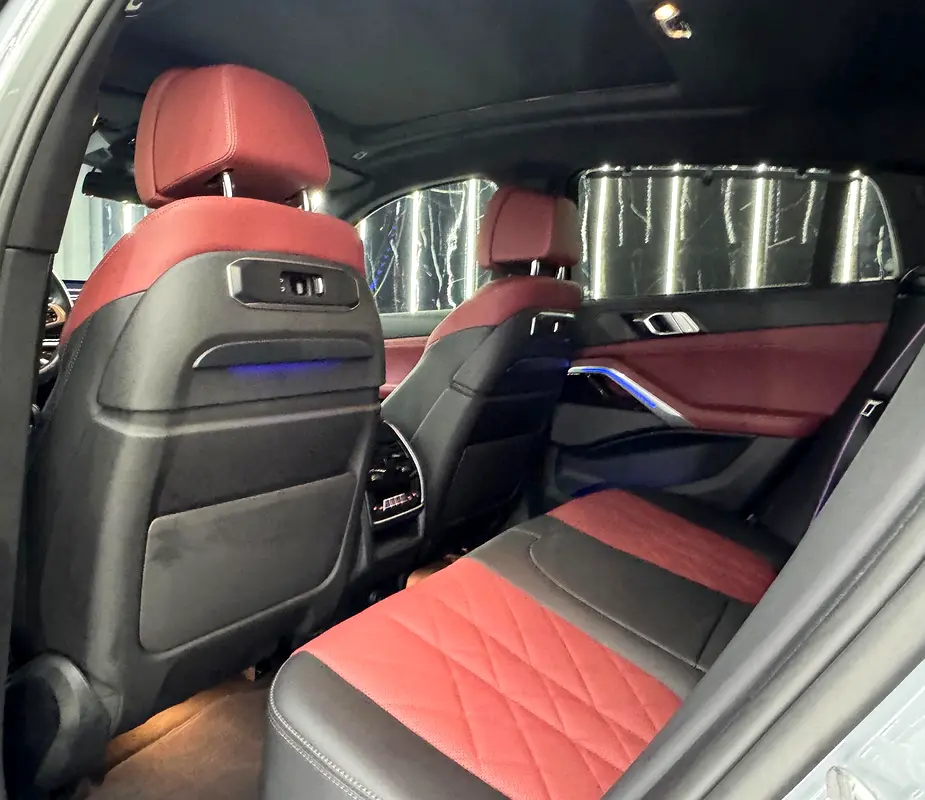 2024 BMW X6 M40i, 2028 BMW Warranty + Service Pack, Fully Loaded, Very Low Kms, GCC - Image 15