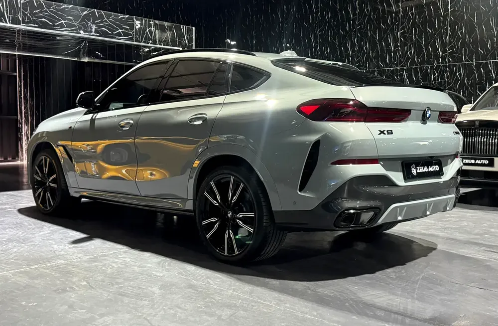 2024 BMW X6 M40i, 2028 BMW Warranty + Service Pack, Fully Loaded, Very Low Kms, GCC - Image 6