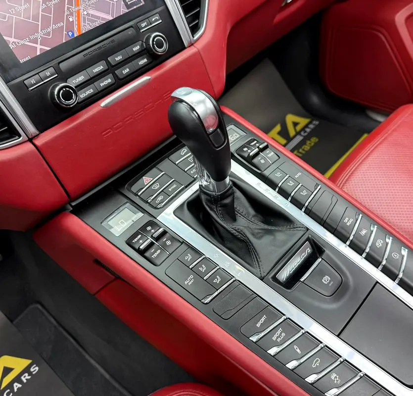 2017 Porsche Macan GTS, 2027 Porsche Warranty, Full Porsche Service History, Fully Loaded, GCC - Image 16
