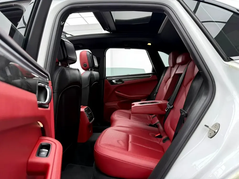 2017 Porsche Macan GTS, 2027 Porsche Warranty, Full Porsche Service History, Fully Loaded, GCC - Image 17