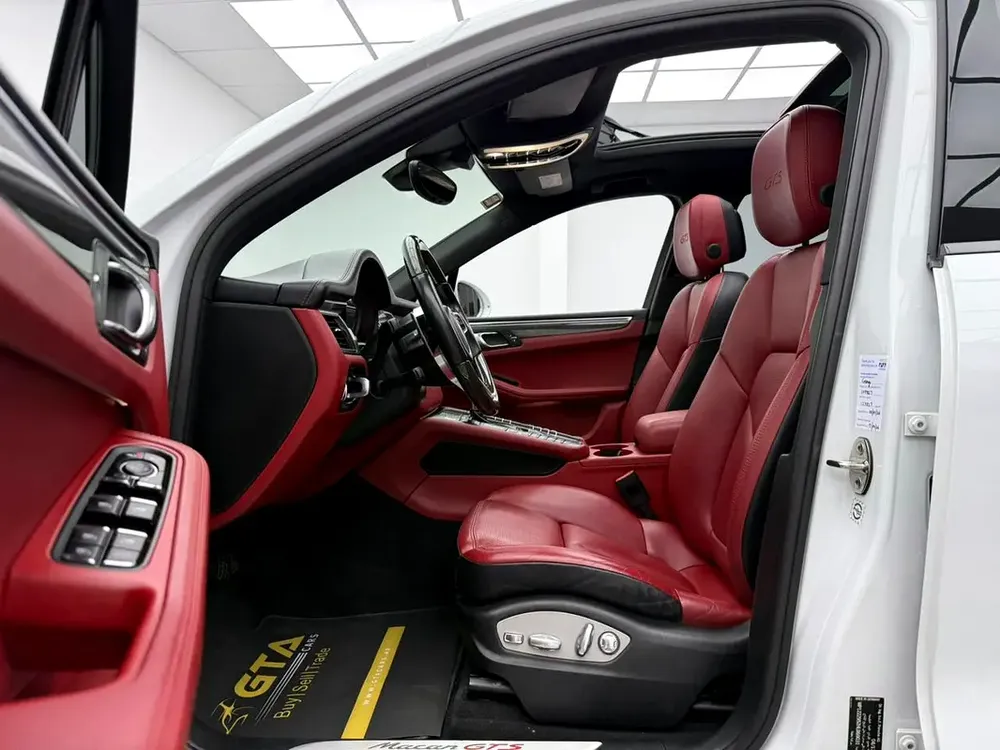 2017 Porsche Macan GTS, 2027 Porsche Warranty, Full Porsche Service History, Fully Loaded, GCC - Image 8
