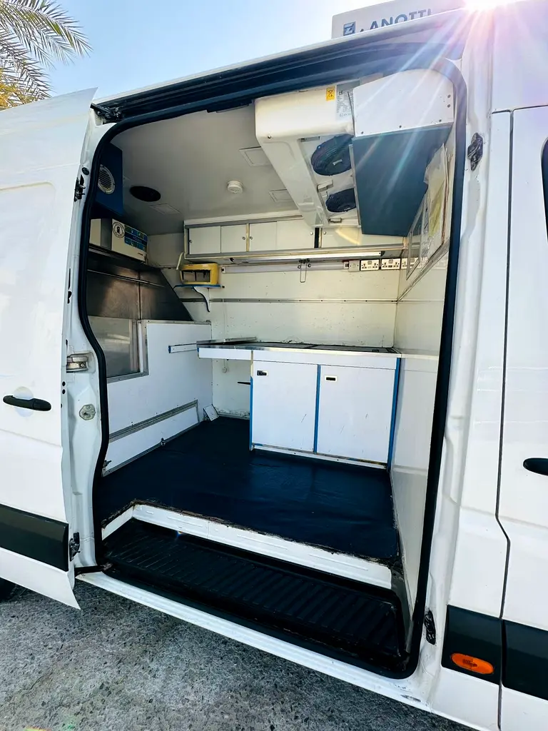 Mercedes Benz Sprinter 2016 Caravan Pet Grooming - Image 7