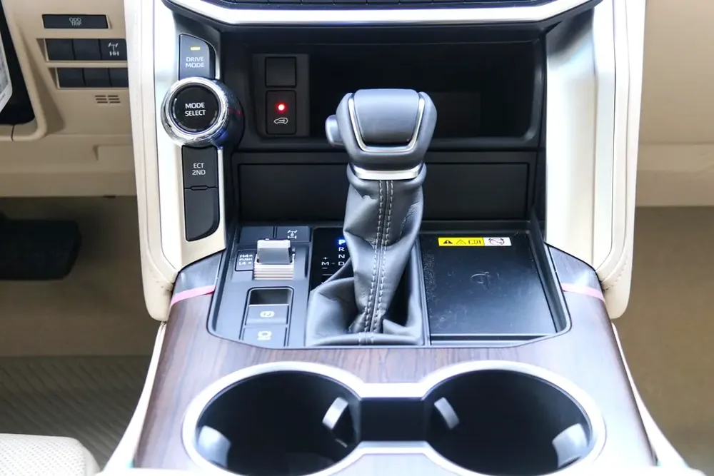 LAND CRUISER GXR V6 TURBO AX2-310 2026 - Export - Image 11